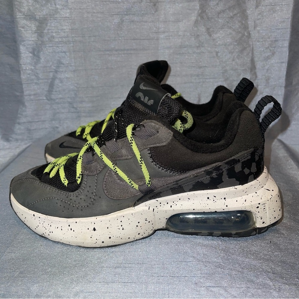 Women's Nike Air Max Viva Black White Sneakers Size 5.5 DB5268-002